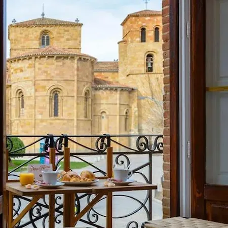 Balcony Of The I 1min To Avila's Alcazar Avila