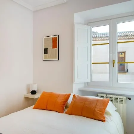 Balcony Of The I 1min To Avila's Alcazar شقة