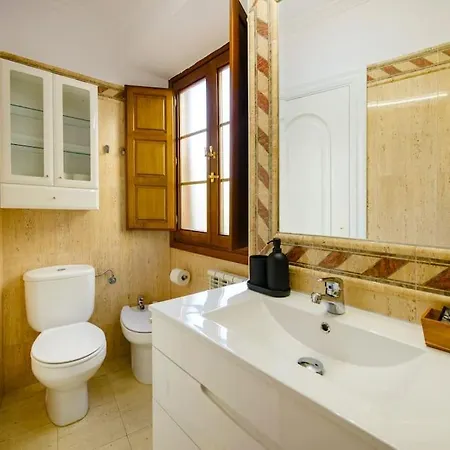 Balcony Of The I 1min To Avila's Alcazar