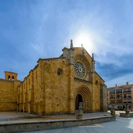 شقة Balcony Of The I 1min To Avila's Alcazar