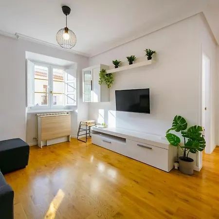 Balcony Of The I 1min To Avila's Alcazar شقة