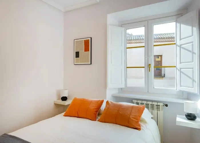 Balcony Of The I 1min To Avila's Alcazar 아파트