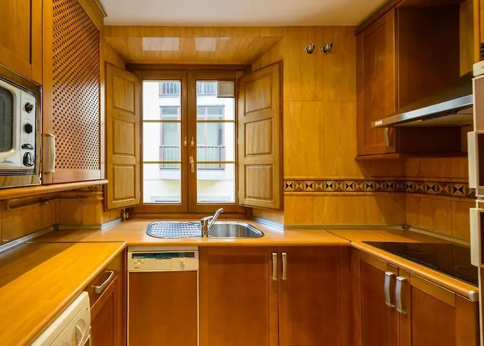 Balcony Of The I 1min To Avila's Alcazar 아파트 *